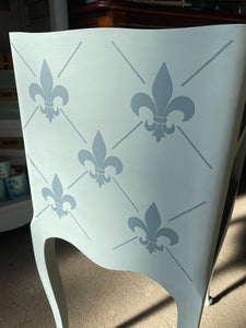 Fleur de lys stencil